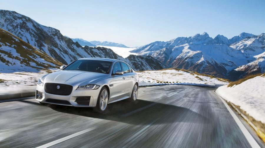  Jaguar XF R-Sport AWD 2016 года  (фото 16 из 21)